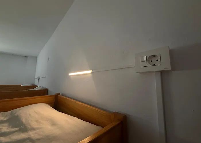 بيت شباب Municipal San Roque Villambistia